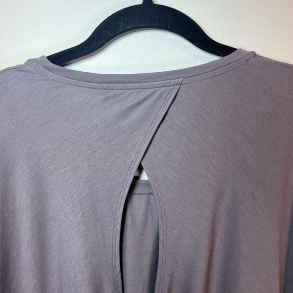 Athleta Women's Essence Twist Back Long Sleeve Shirt Top Gray Athletic Sz Medium - Picture 8 of 11